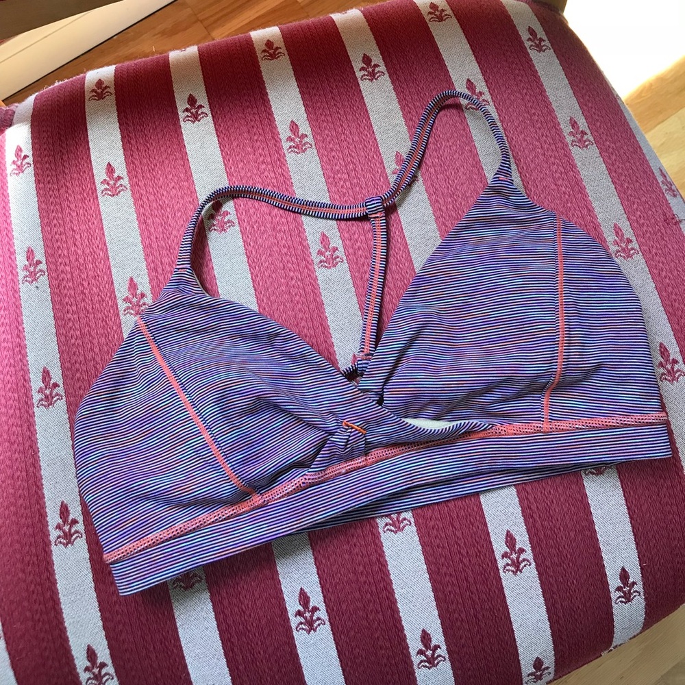 Lululemon sports bra